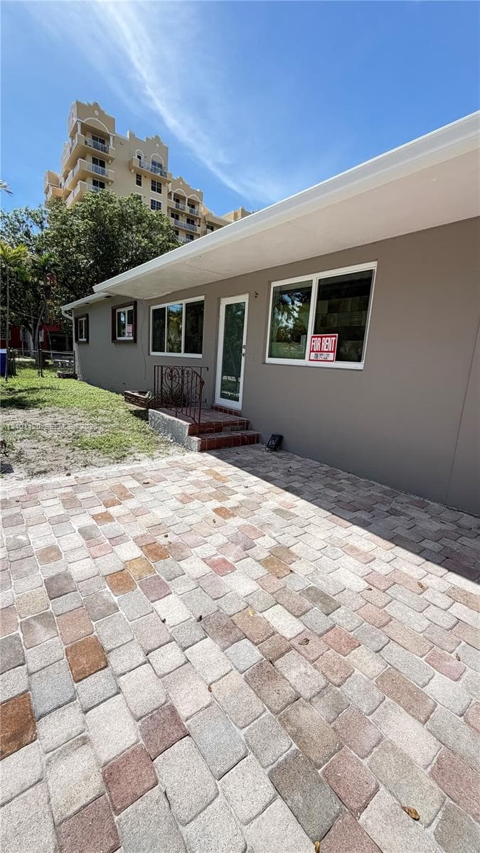 150 SW 41st Ave photo 2