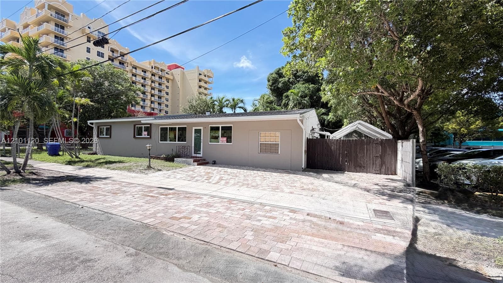 150 SW 41st Ave photo 1