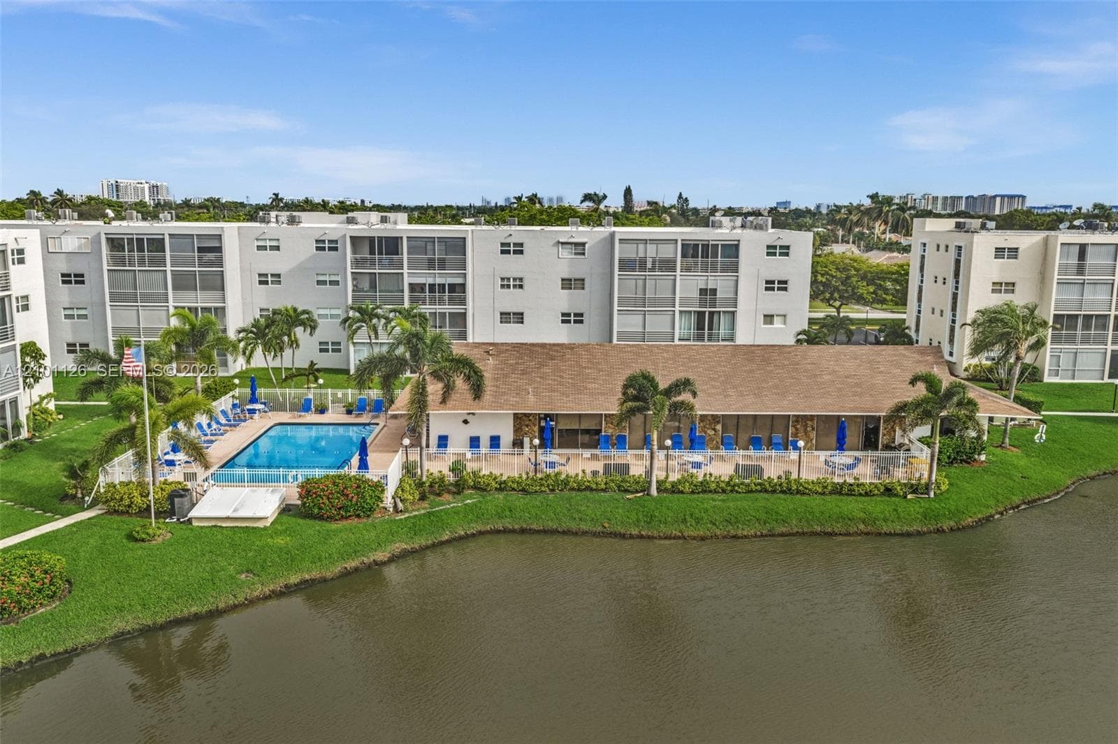 MEADOWBROOK LAKES CONDO · #203 in Dania Beach - Photo 3