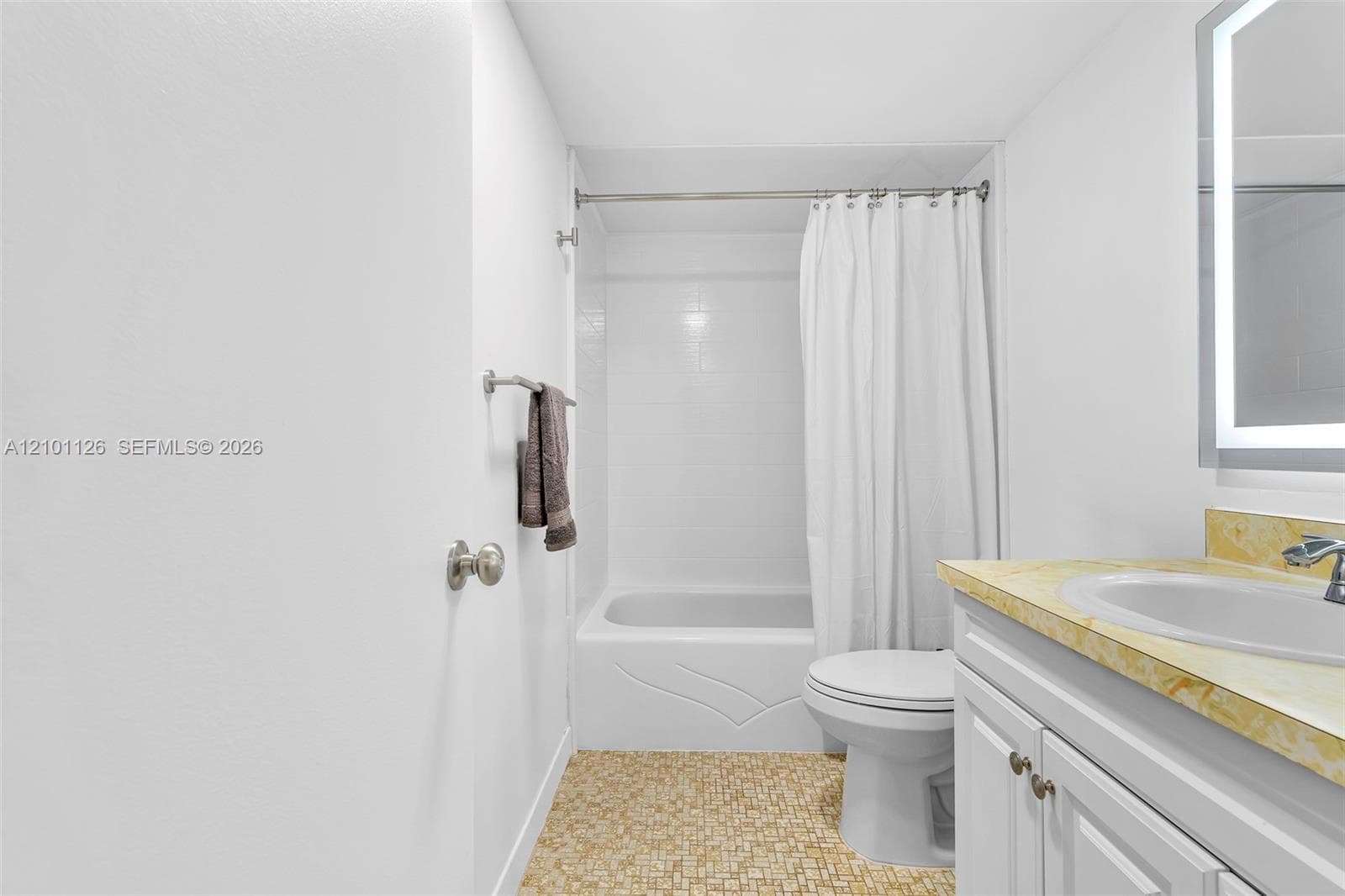 MEADOWBROOK LAKES CONDO · #203 in Dania Beach - Photo 15