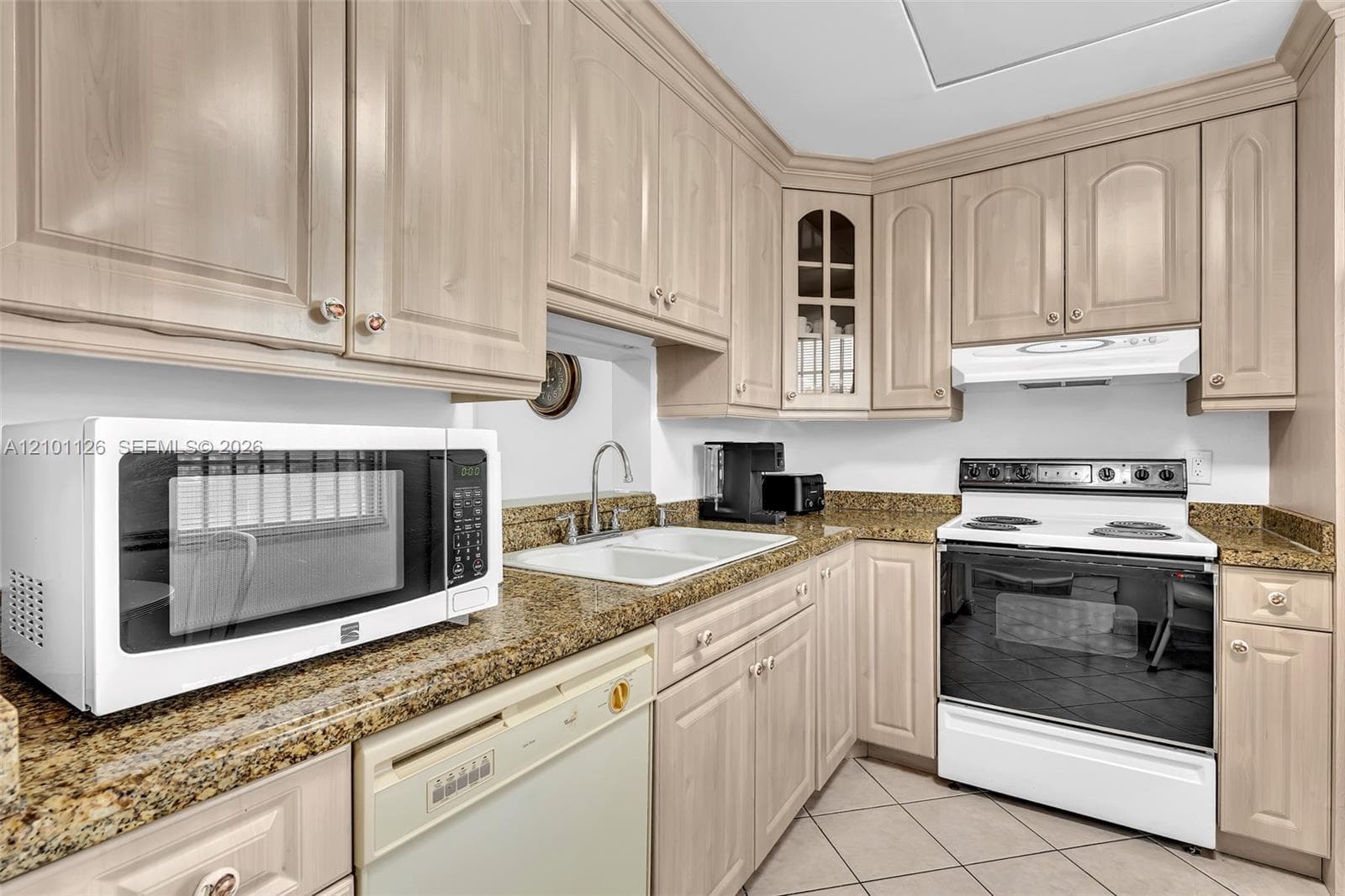 MEADOWBROOK LAKES CONDO · #203 in Dania Beach - Photo 11