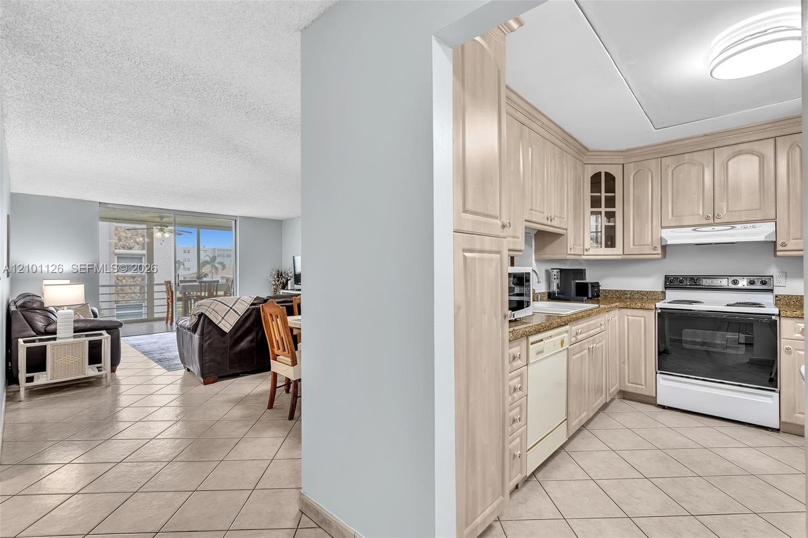 MEADOWBROOK LAKES CONDO · #203 in Dania Beach - Photo 8