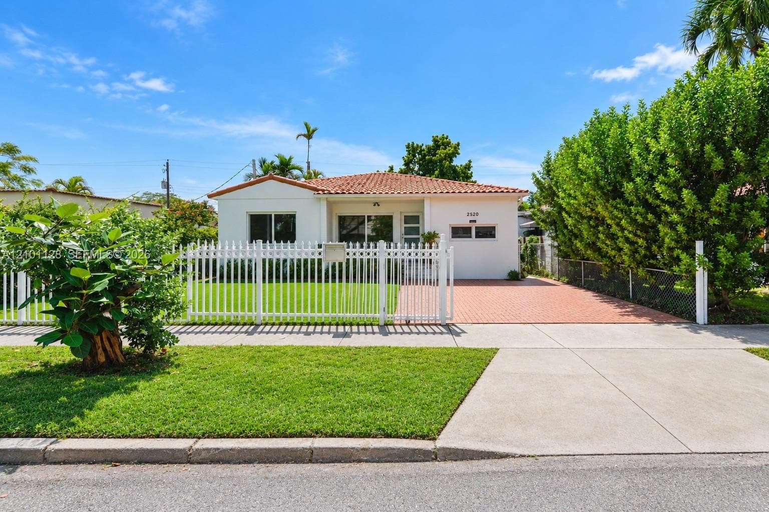 2520 SW 22nd Ter photo 1