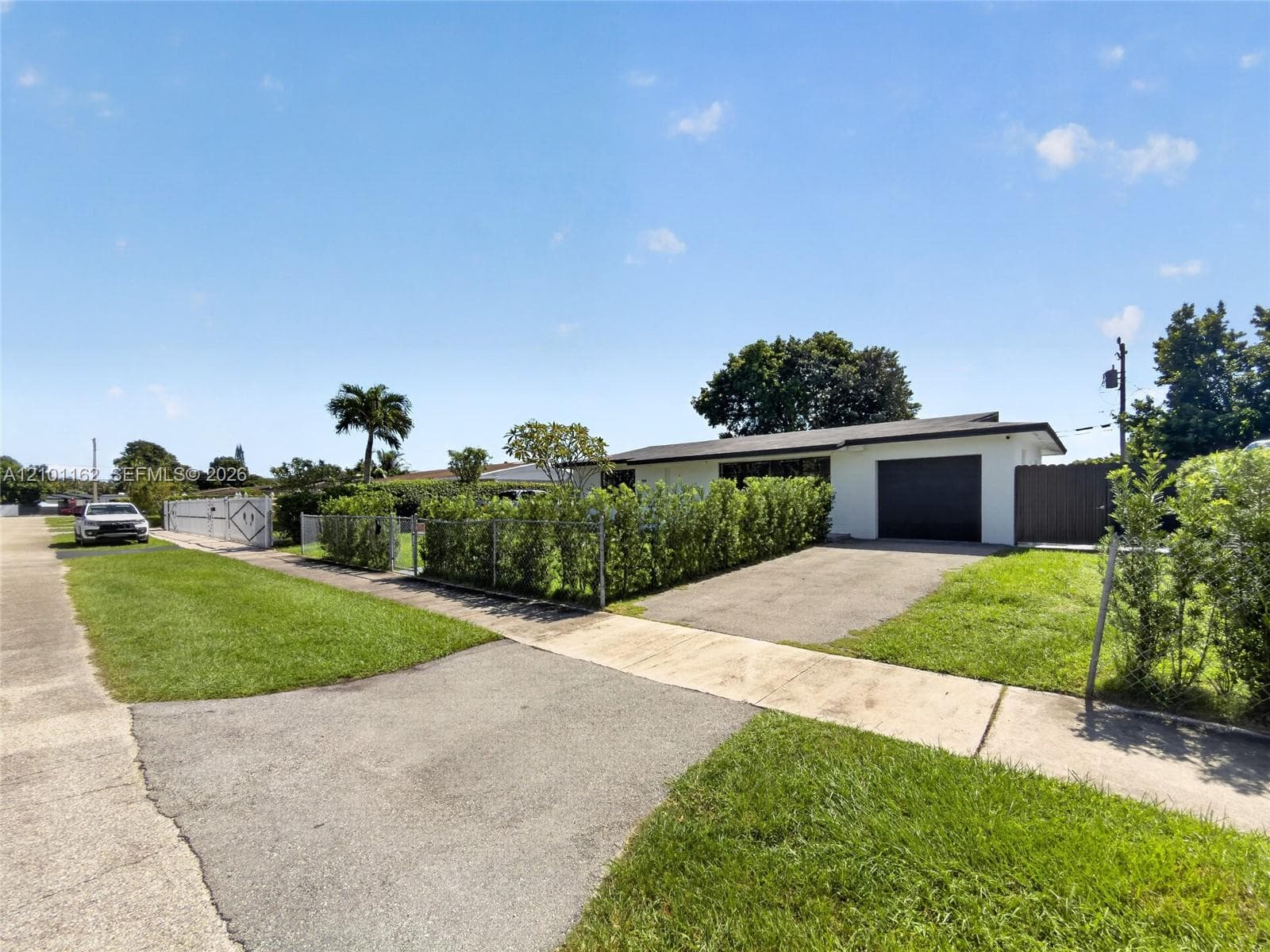 9840 SW 166th St photo 5