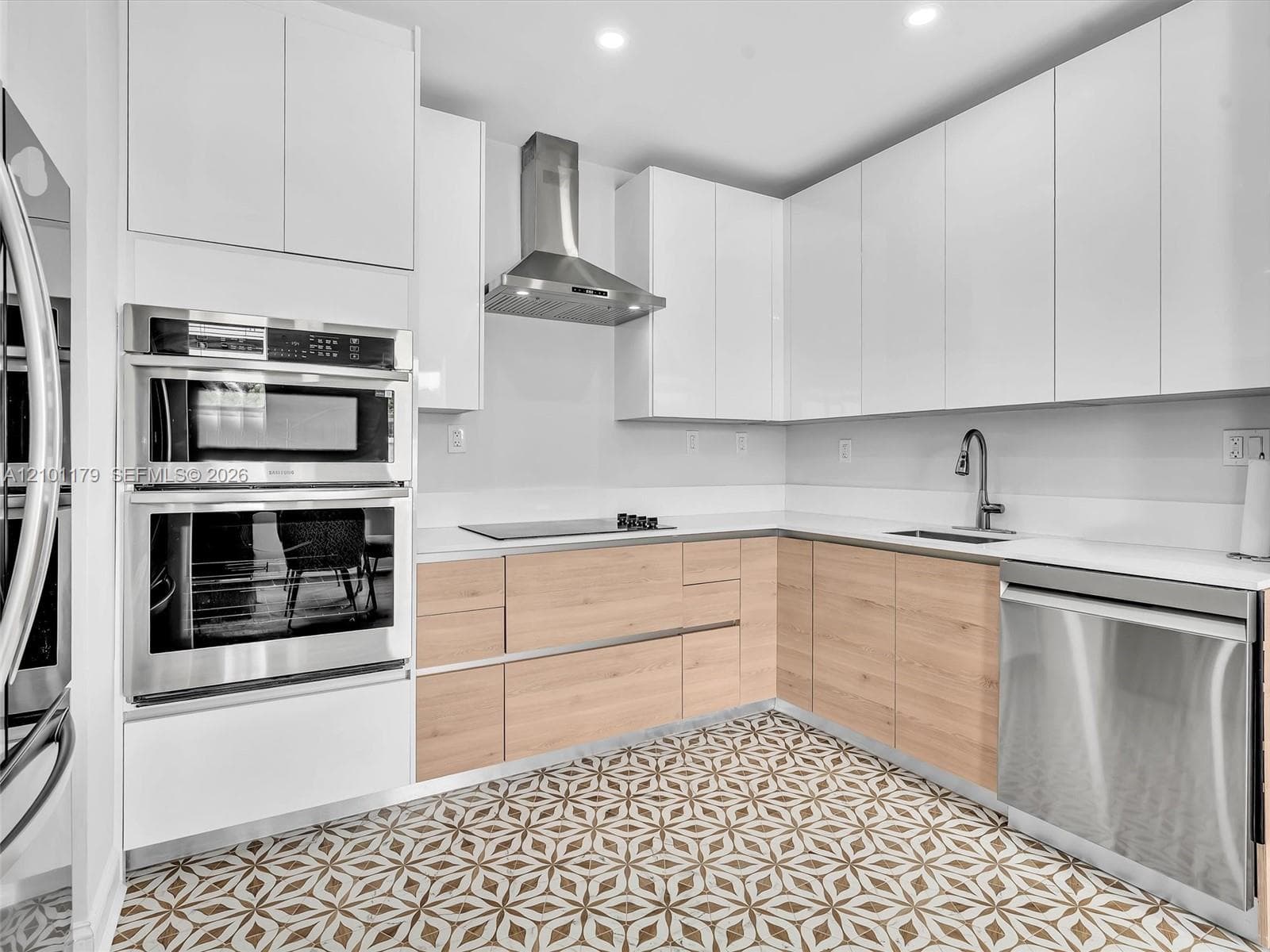 THE ELAINE CONDO · #301 in Miami Beach - Photo 2