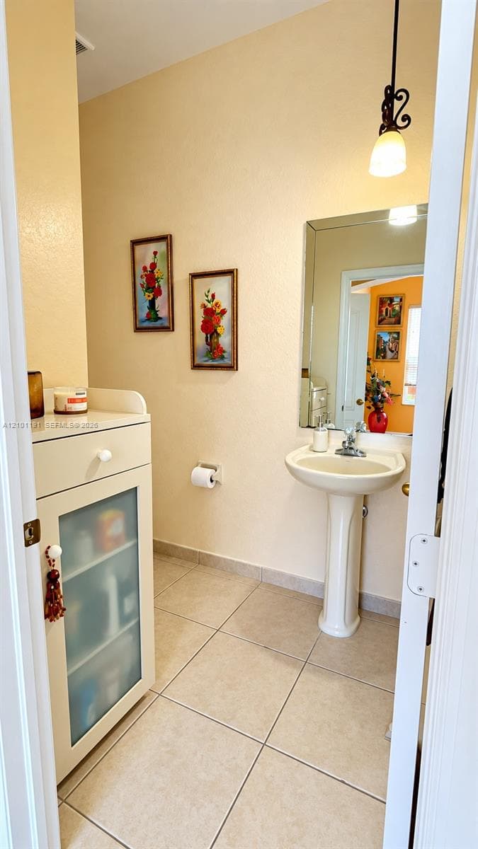Hal bathroom