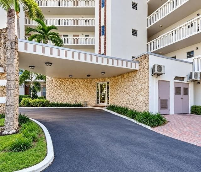 GOLDEN VIEW CONDO · #203 in Hallandale Beach - Photo 16