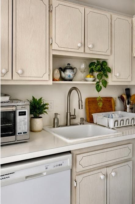 GOLDEN VIEW CONDO · #203 in Hallandale Beach - Photo 12