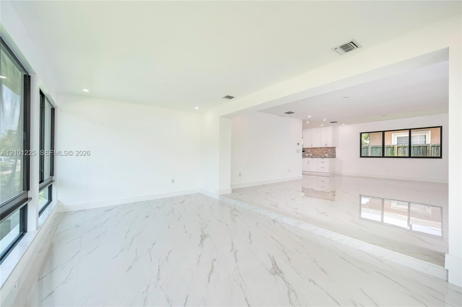 1621 S Treasure Dr photo 13