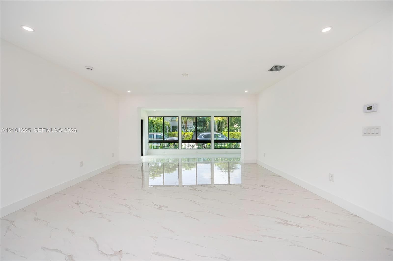1621 S Treasure Dr photo 12