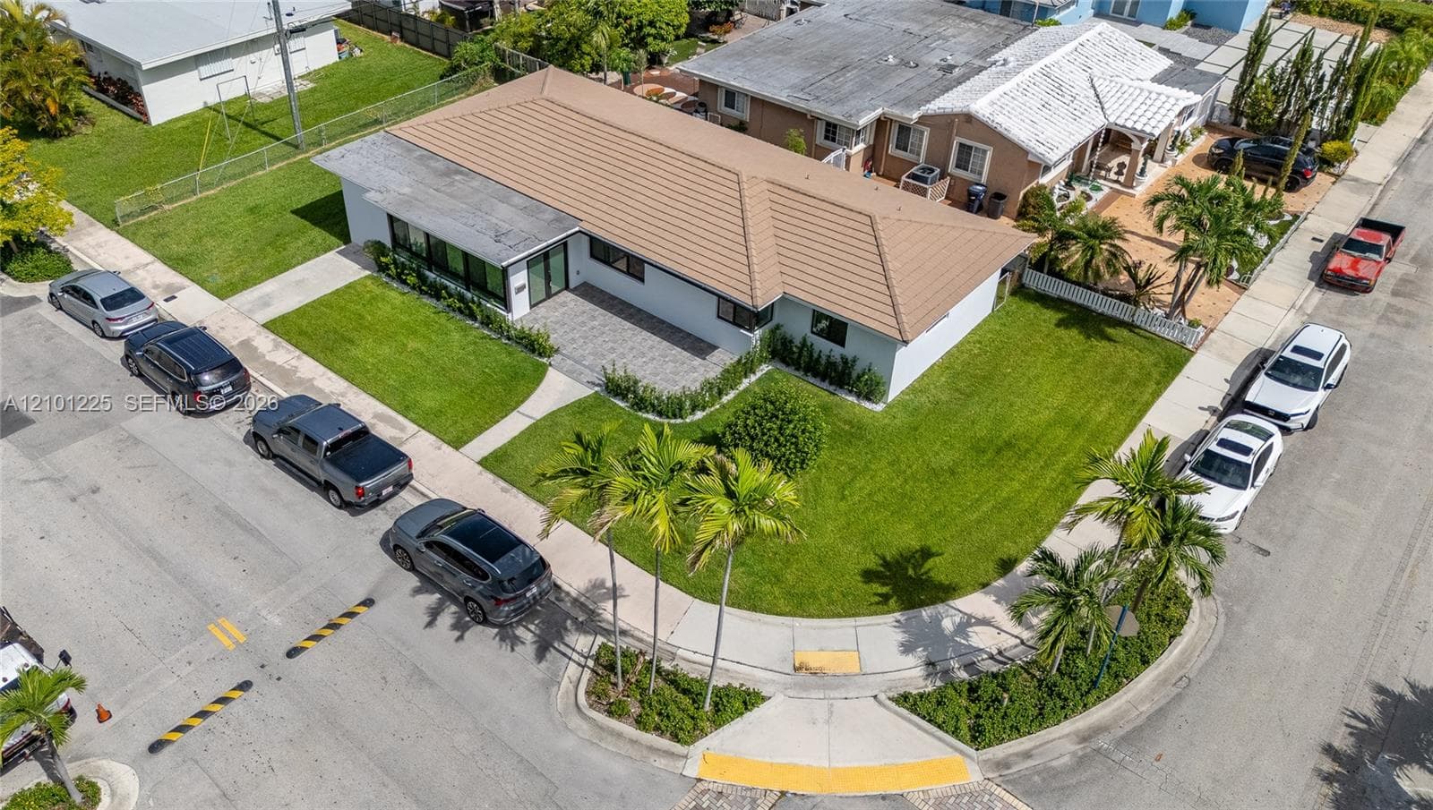 1621 S Treasure Dr photo 32