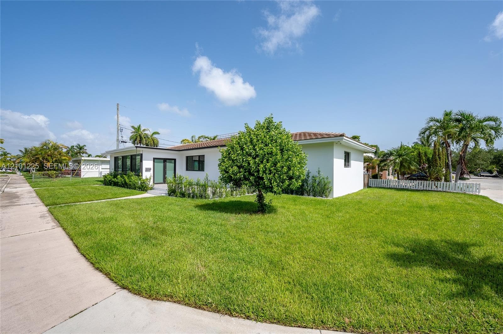 1621 S Treasure Dr photo 30