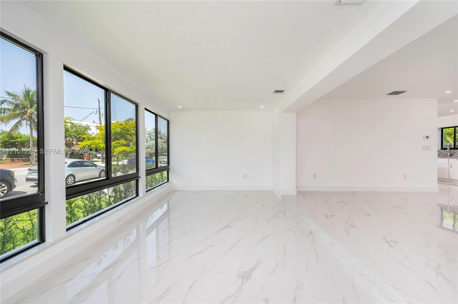 1621 S Treasure Dr photo 10
