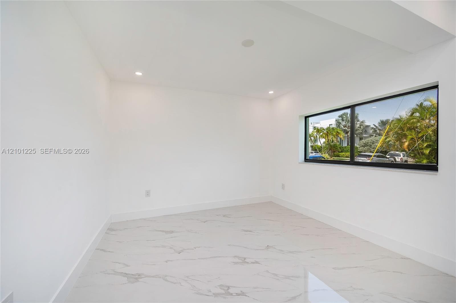 1621 S Treasure Dr photo 18