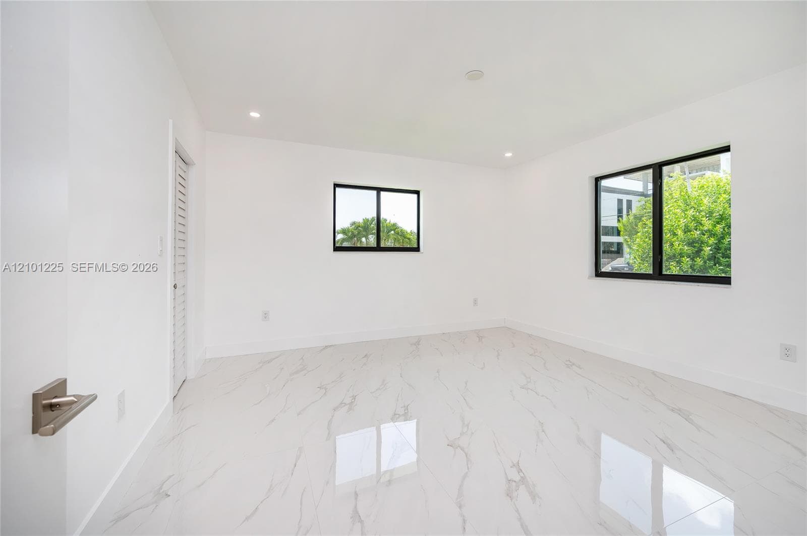 1621 S Treasure Dr photo 15