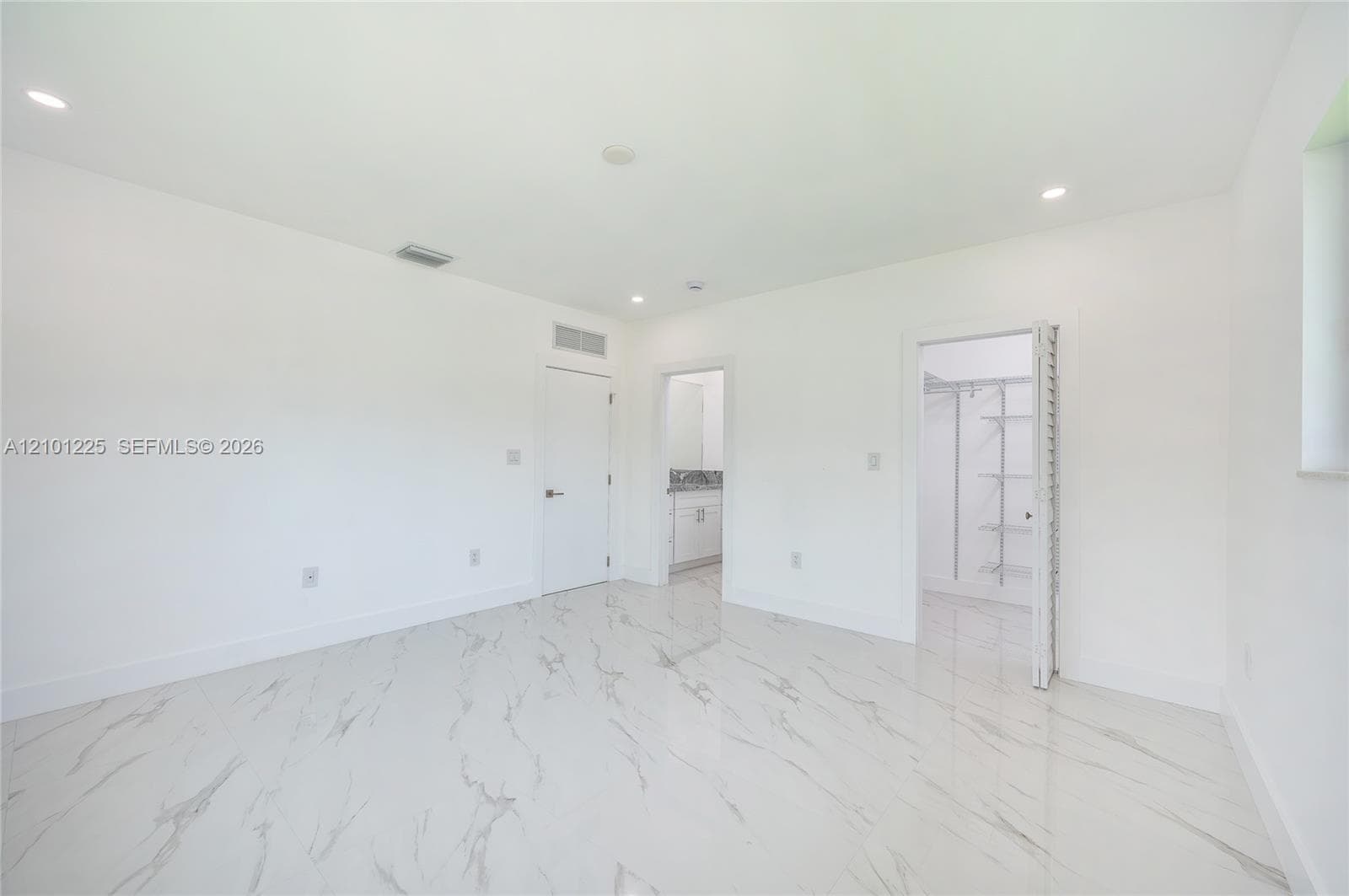 1621 S Treasure Dr photo 19