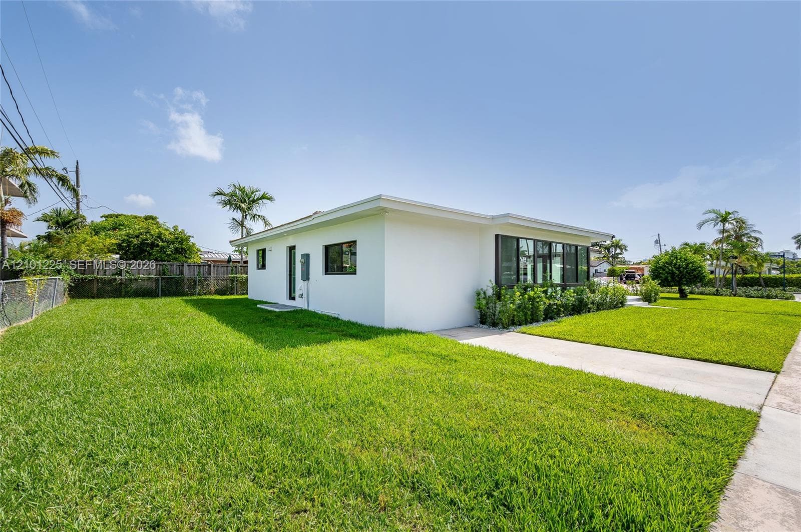 1621 S Treasure Dr photo 29