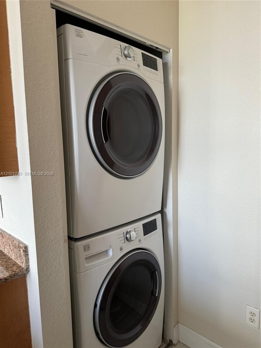 FULL SIZE WASHER/DRYER