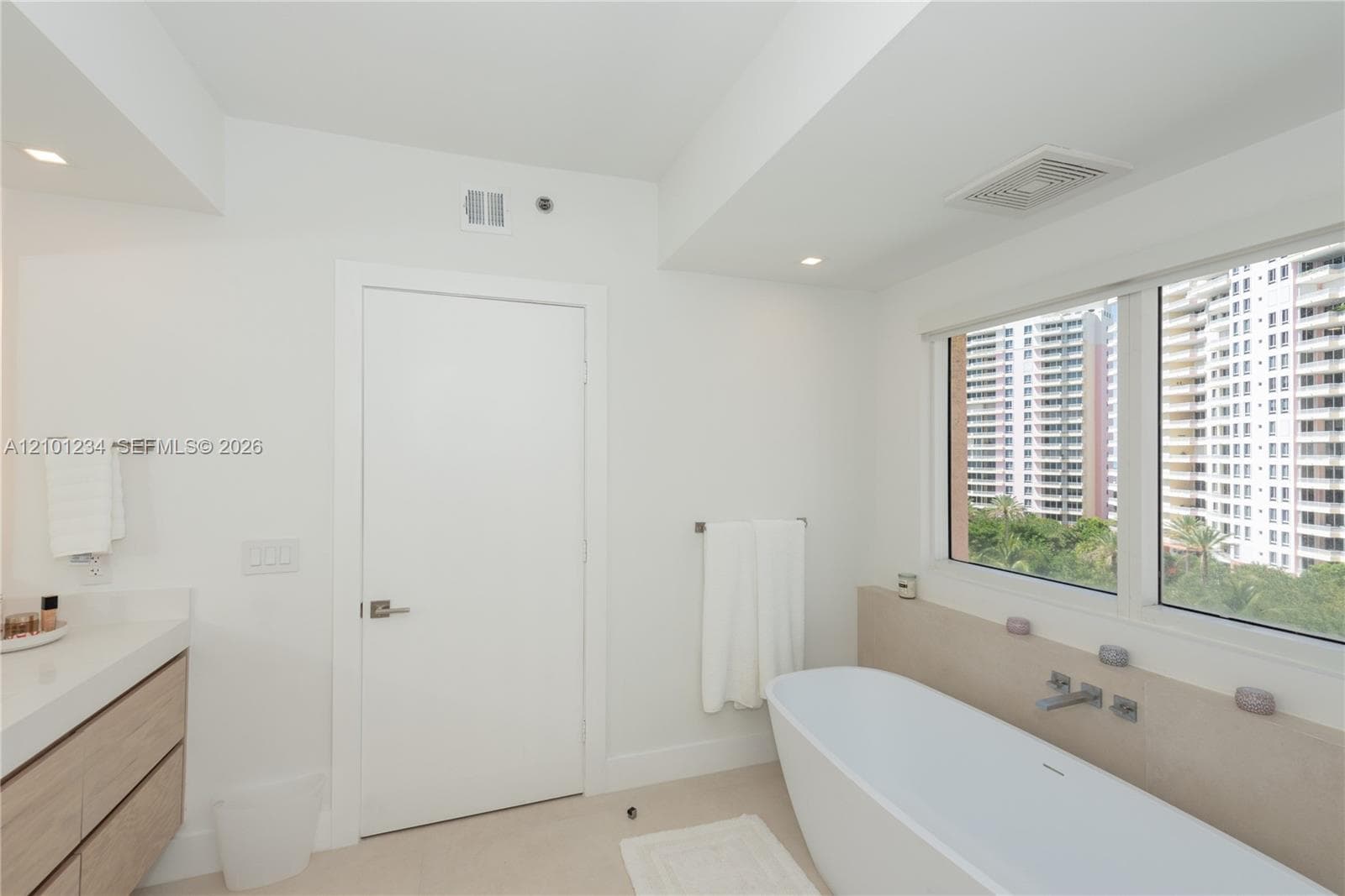 Ocean Tower Two · #901 in Key Biscayne - Photo 17