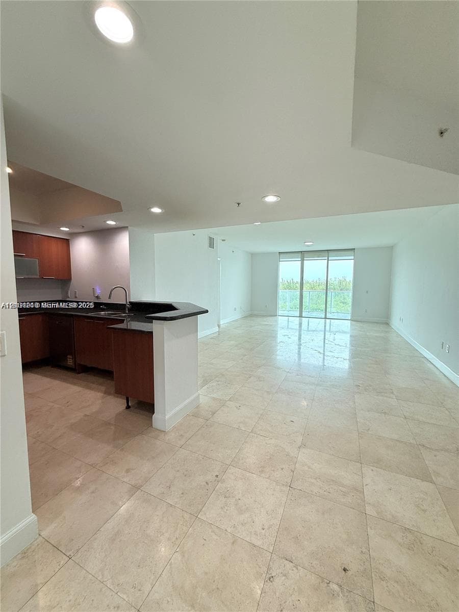 THE OAKS I CONDO · #801 in North Miami - Photo 5