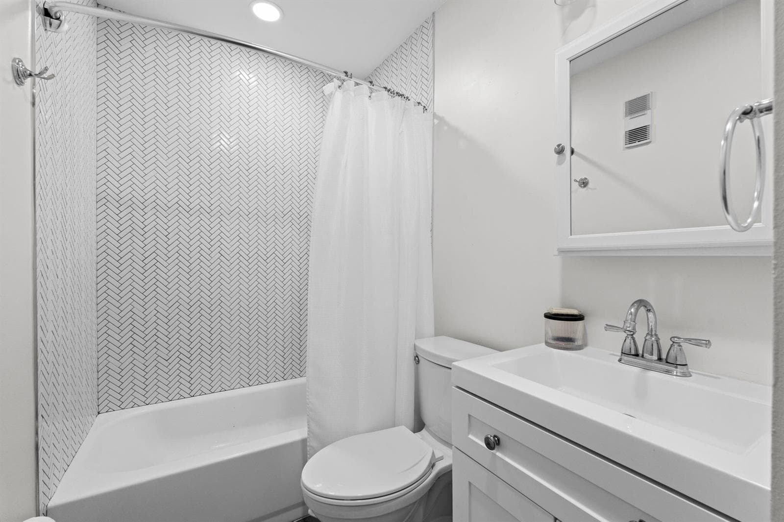 7-web-or-mls-A7409574