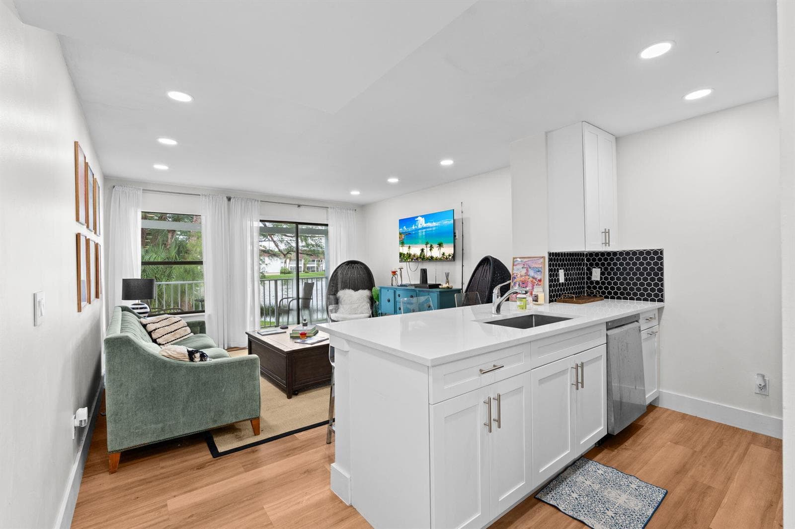 12-web-or-mls-A7409601