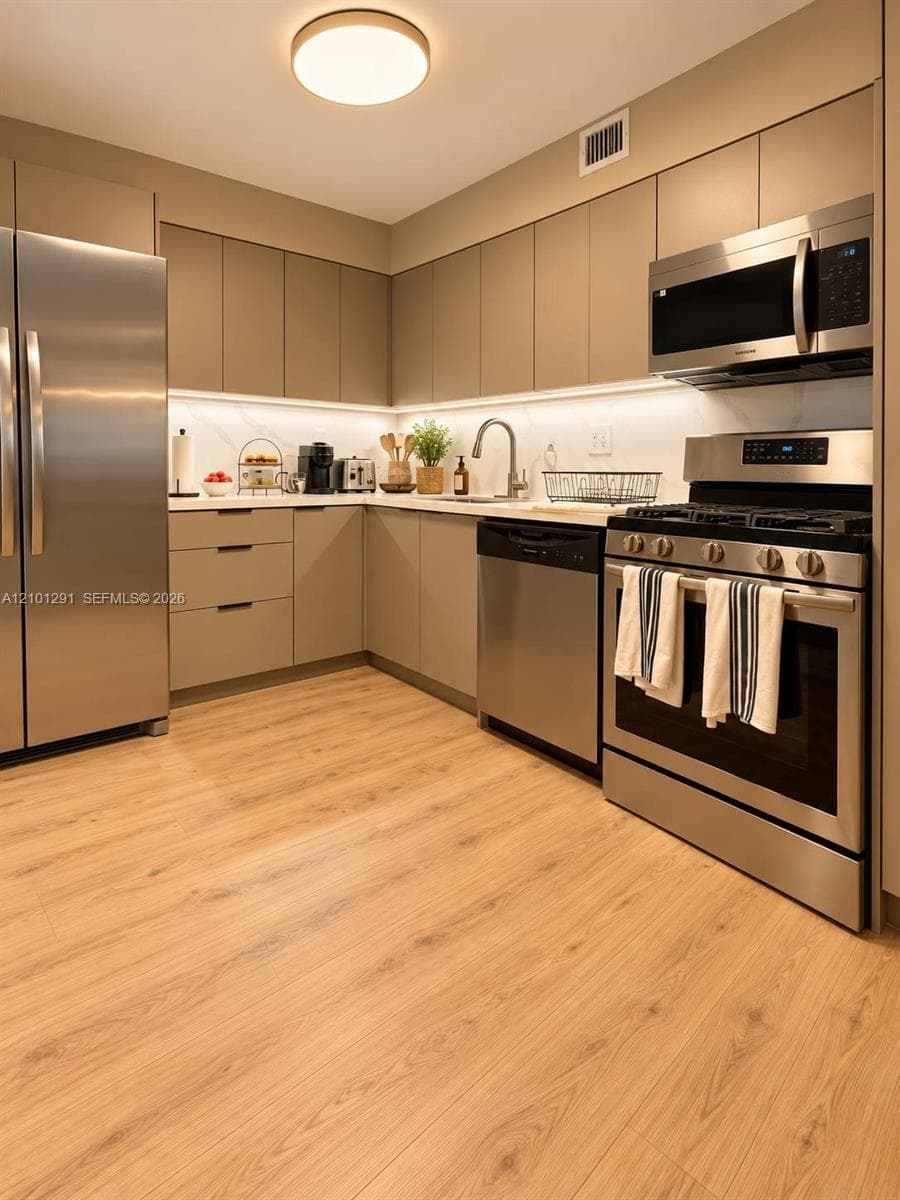 PARKER PLAZA CONDO ESTATE · #1004 in Hallandale Beach - Photo 11