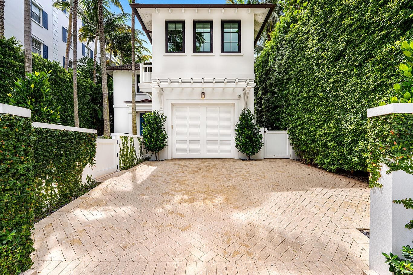Garage/Driveway