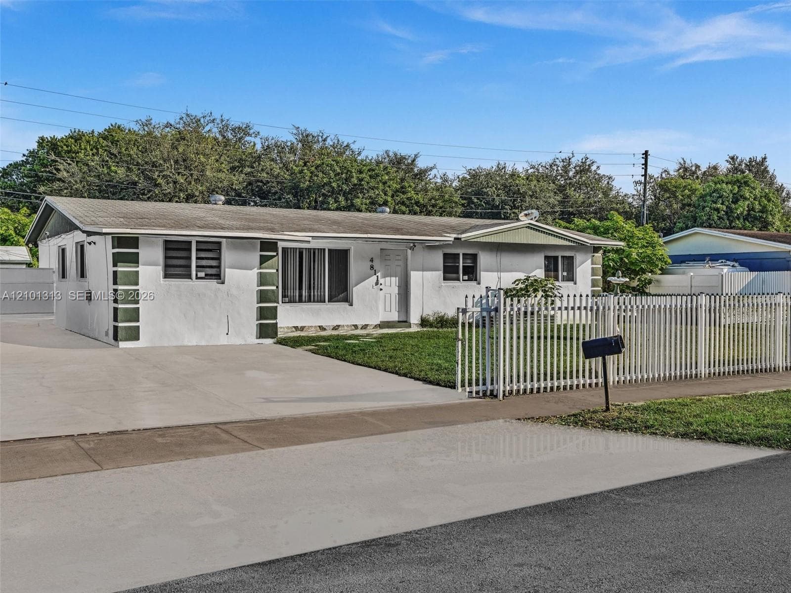 4811 NW 181st Ter photo 2