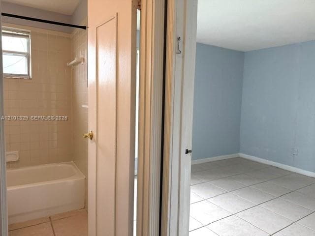 BEDROOM/BATHROOM