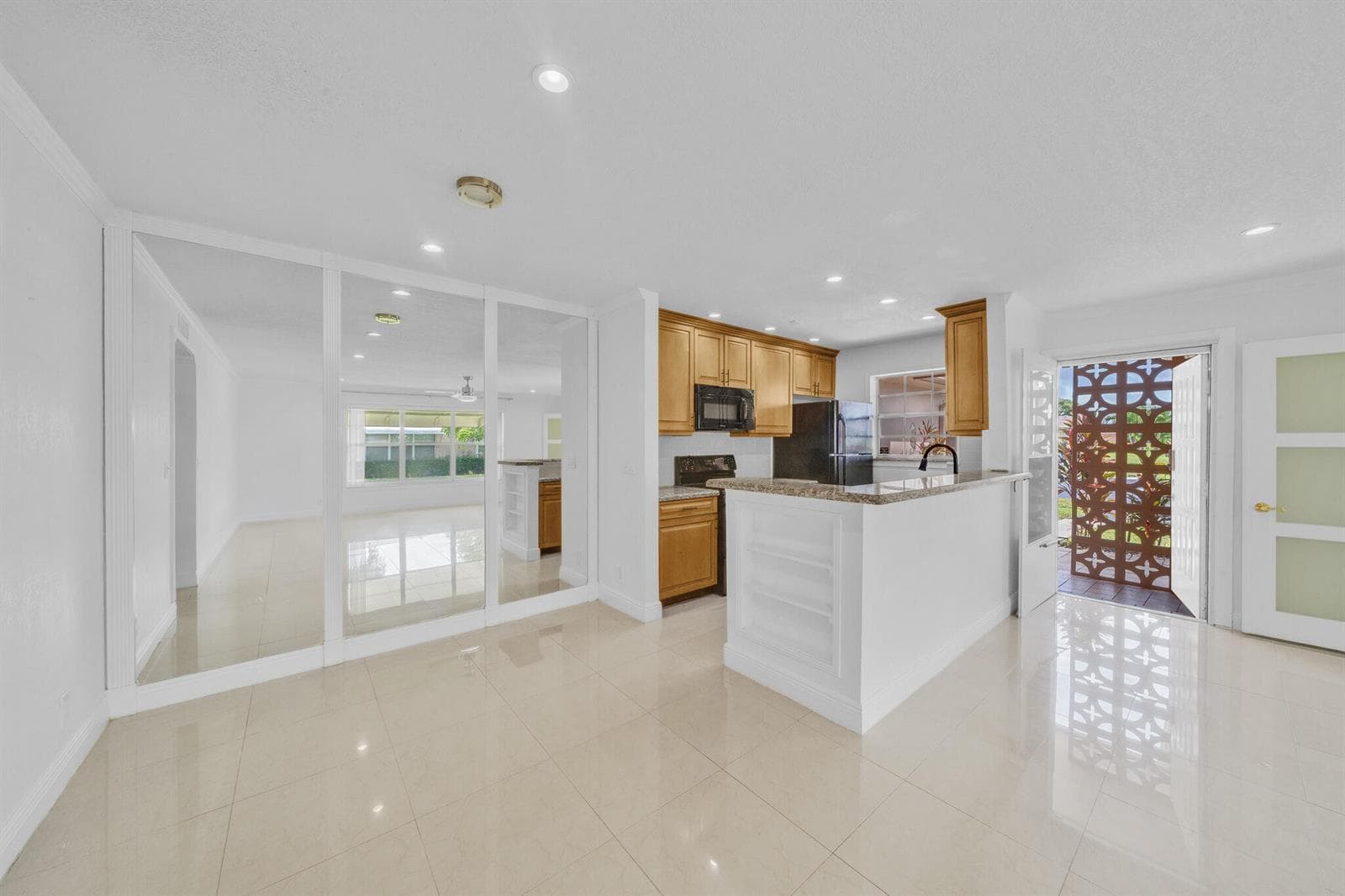5 Dining Area