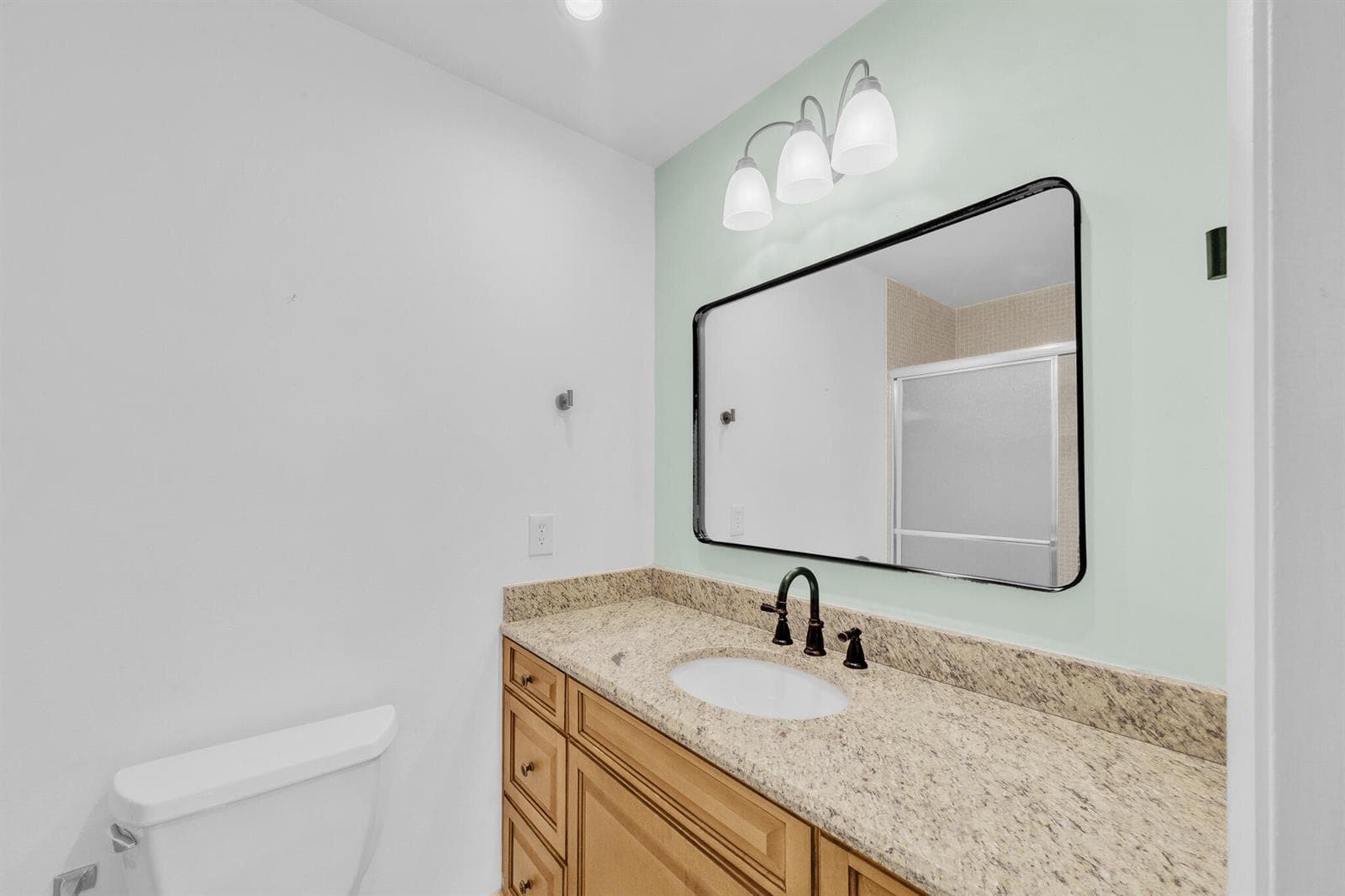 9 Guest Bedroom (1)