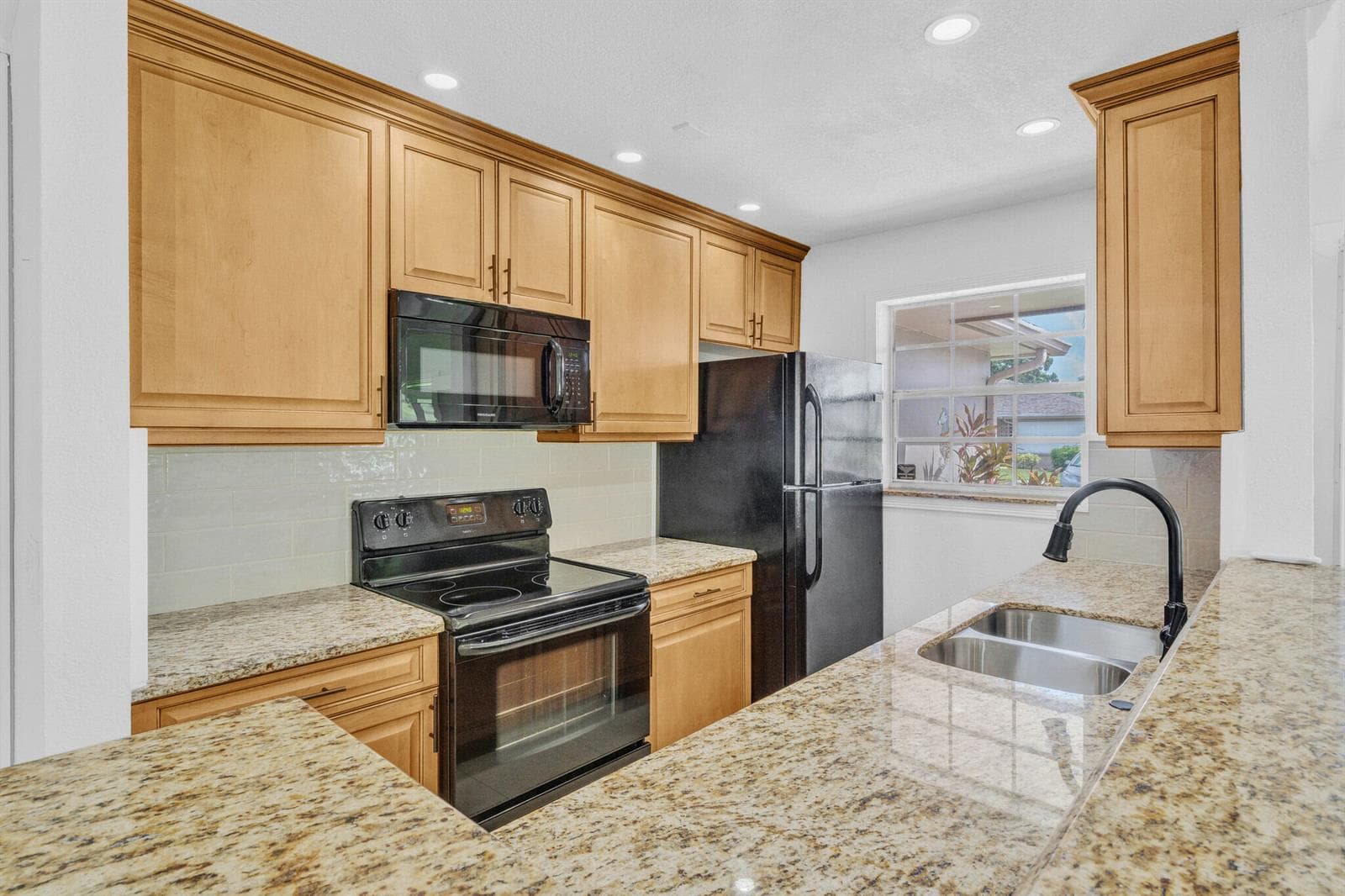 6 Kitchen (1)