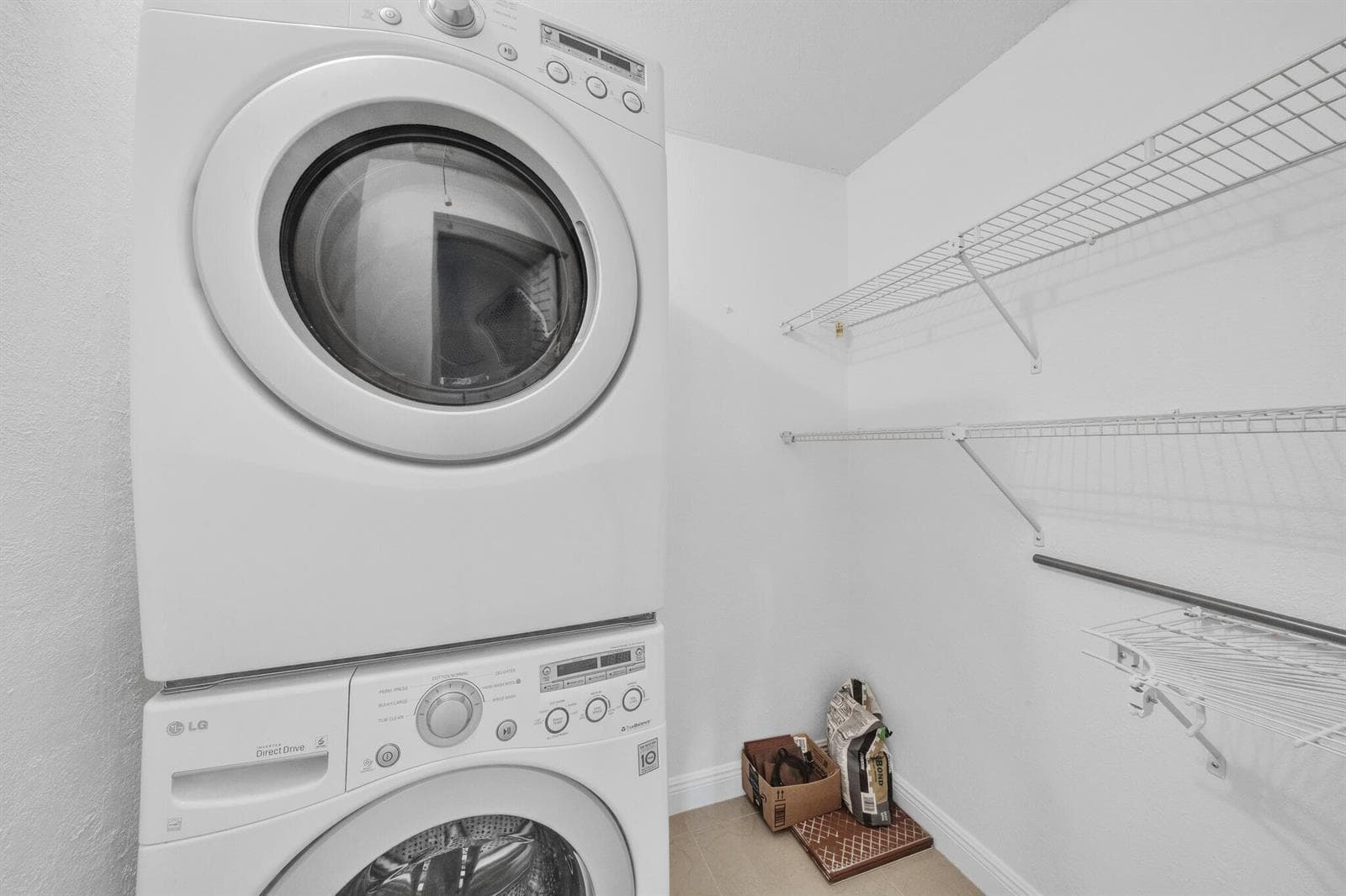 18 Laundry Closet (5)