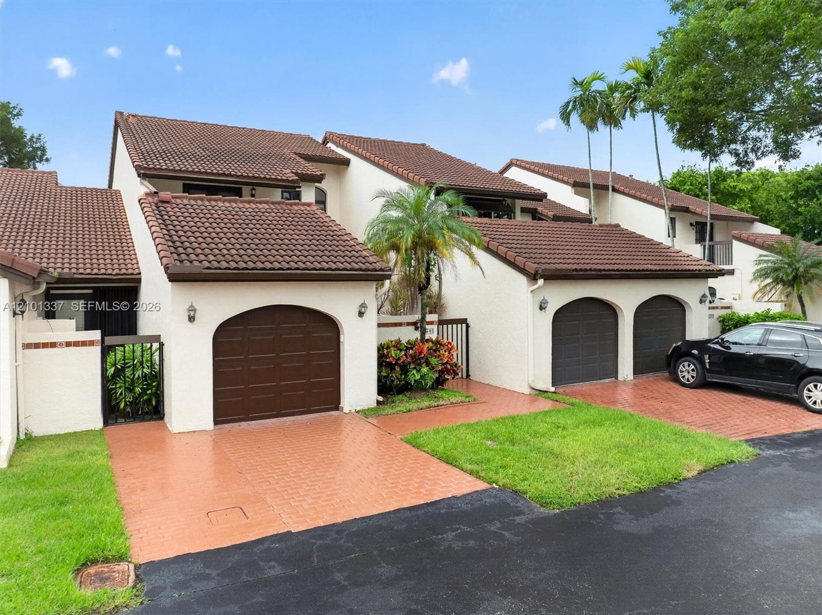 9340 NW 48th Doral Ter photo 1