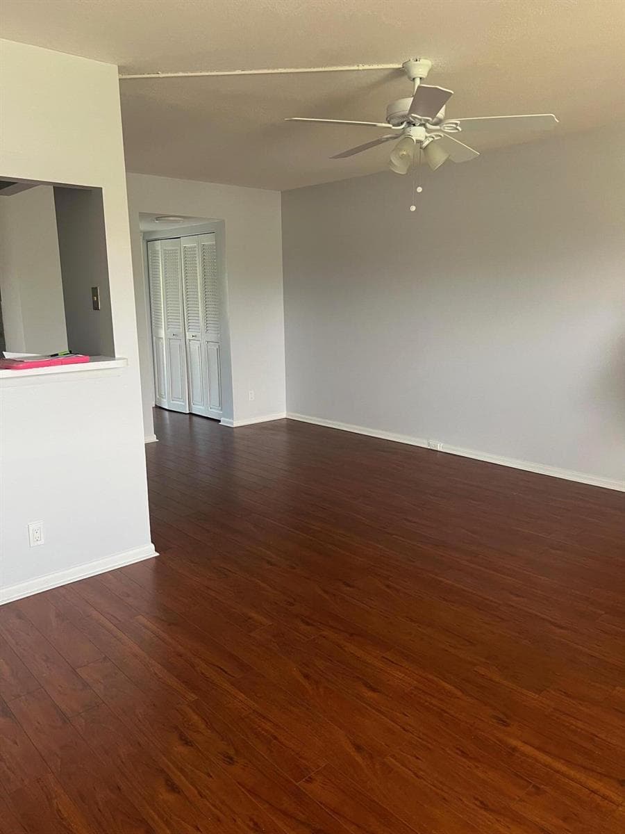 Living Room/Dining Area