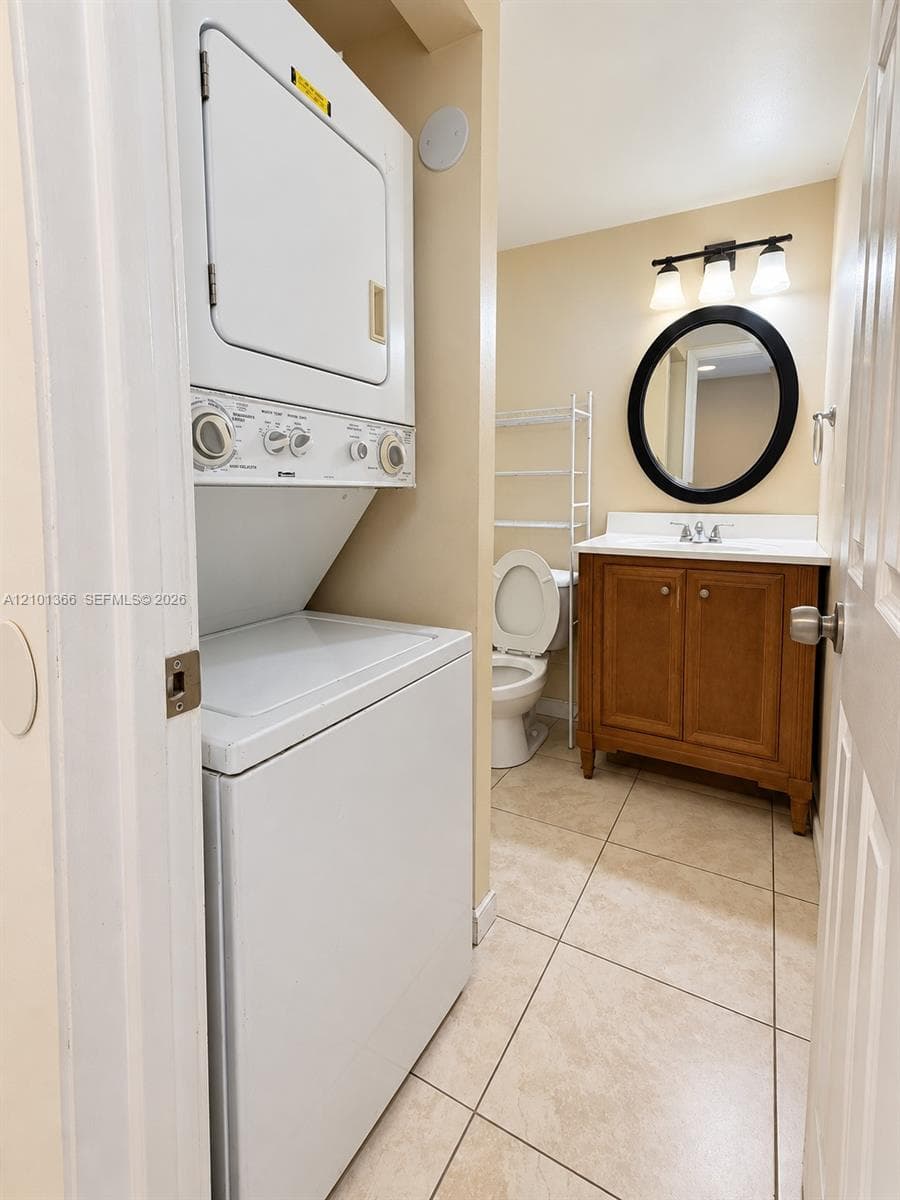 LAGUNA CLUB EAST CONDO · #210 in Miami - Photo 5