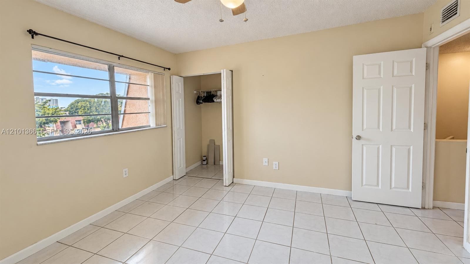 LAGUNA CLUB EAST CONDO · #210 in Miami - Photo 10