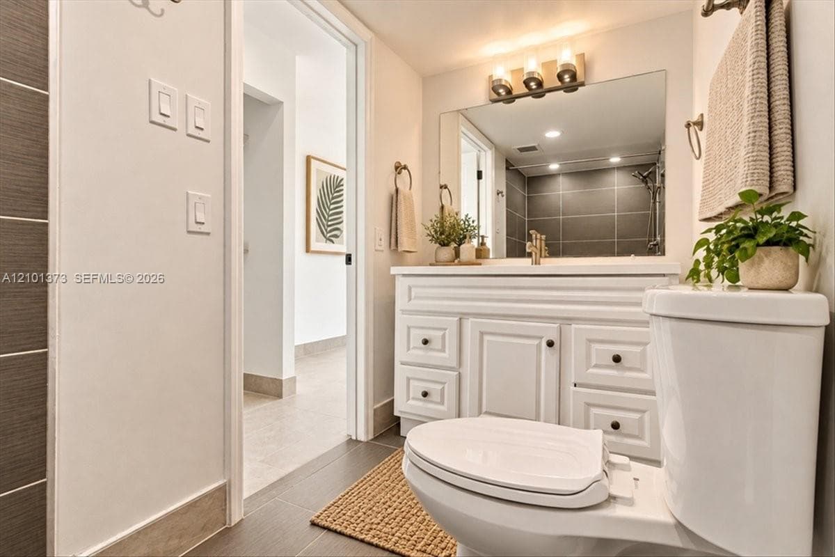 Watergate Condominiums · #404 in Hollywood - Photo 17