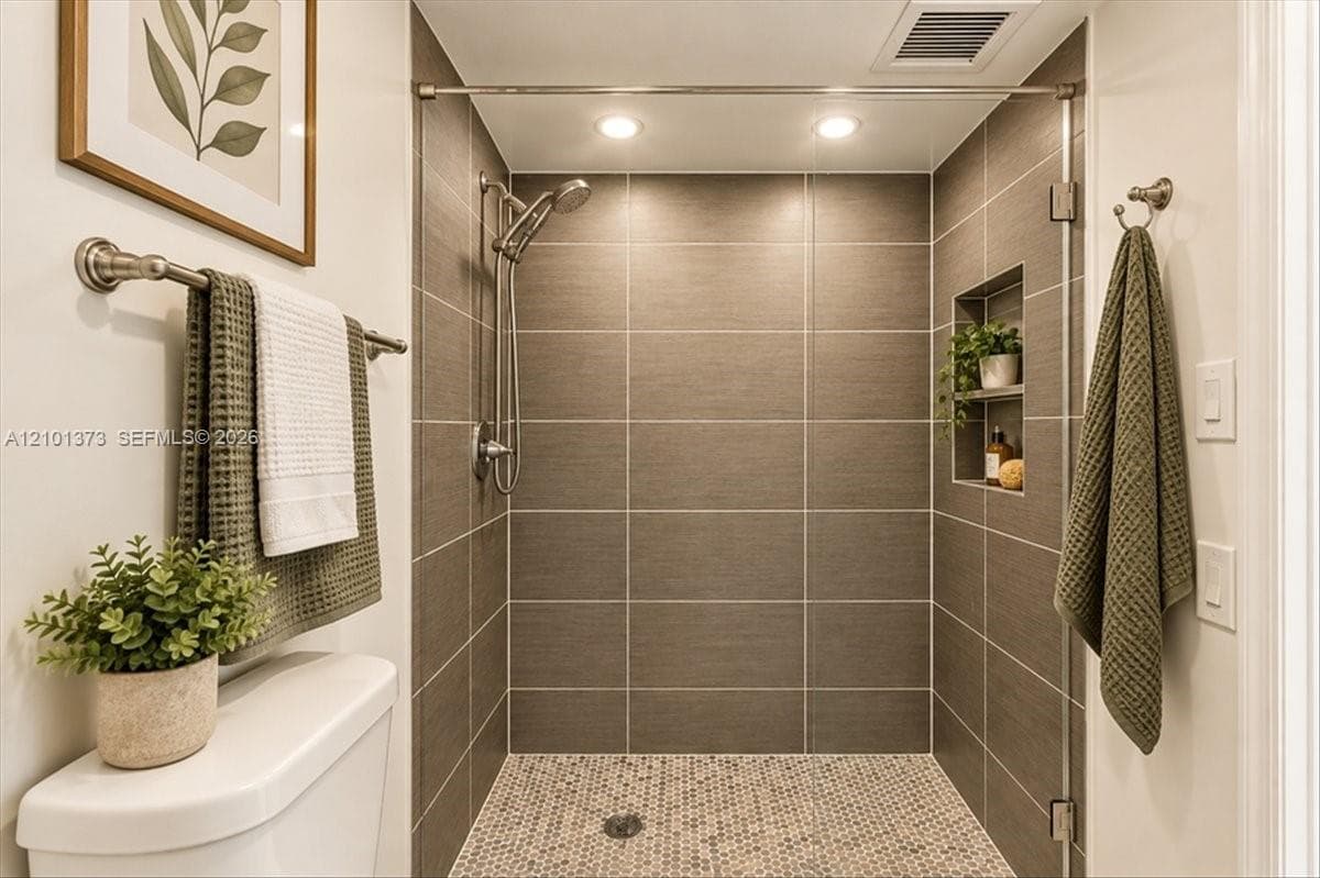 Watergate Condominiums · #404 in Hollywood - Photo 16