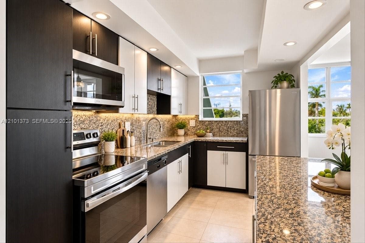 Watergate Condominiums · #404 in Hollywood - Photo 5