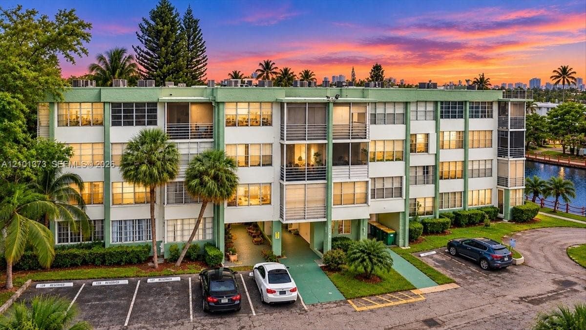 Watergate Condominiums · #404 in Hollywood - Photo 4