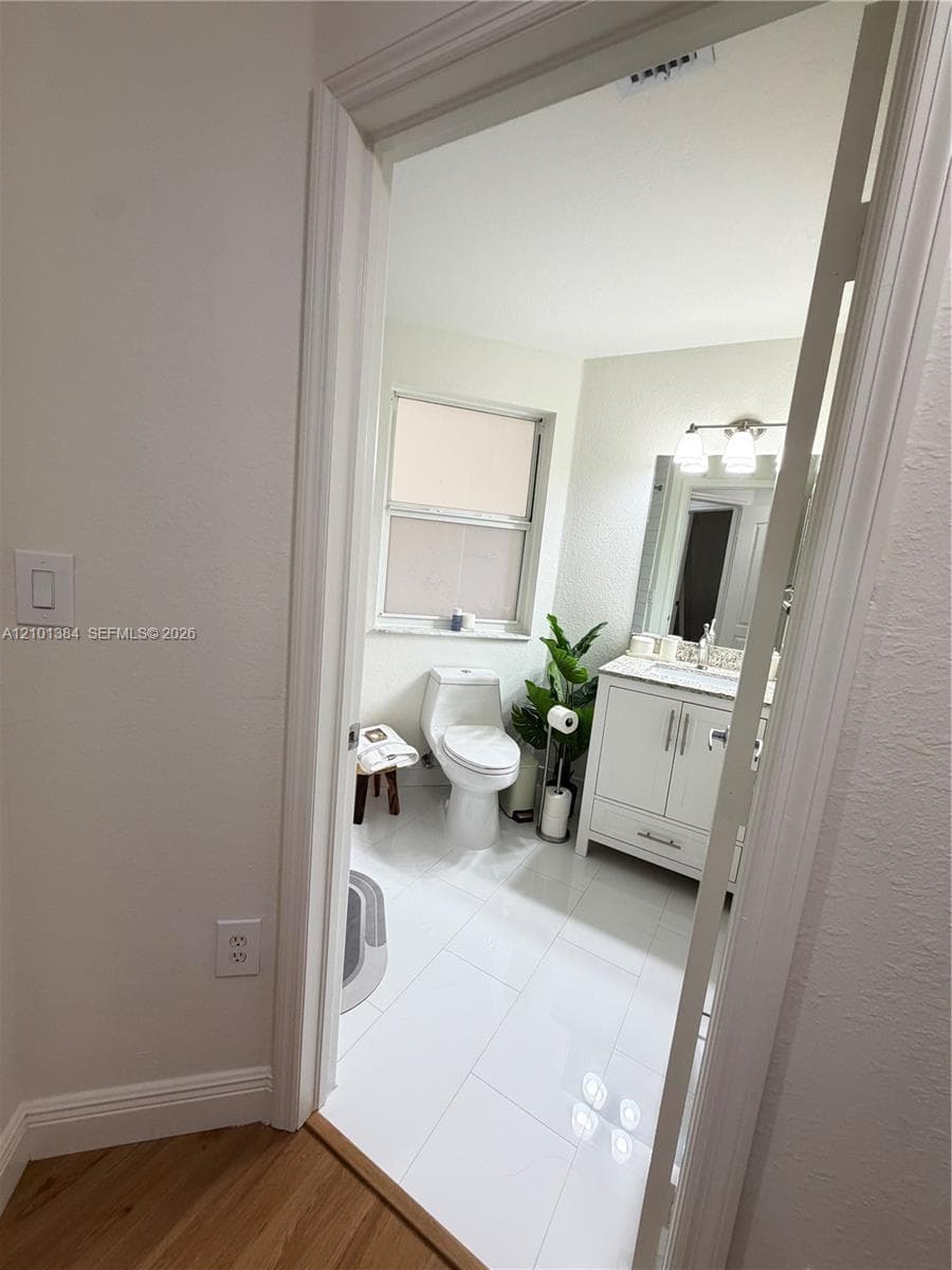 CENTURY PARK CONDO · #207 in Miami - Photo 10
