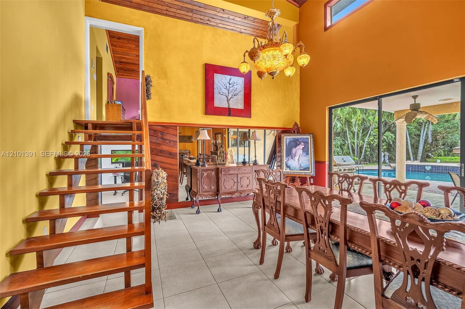 Formal dining/living room