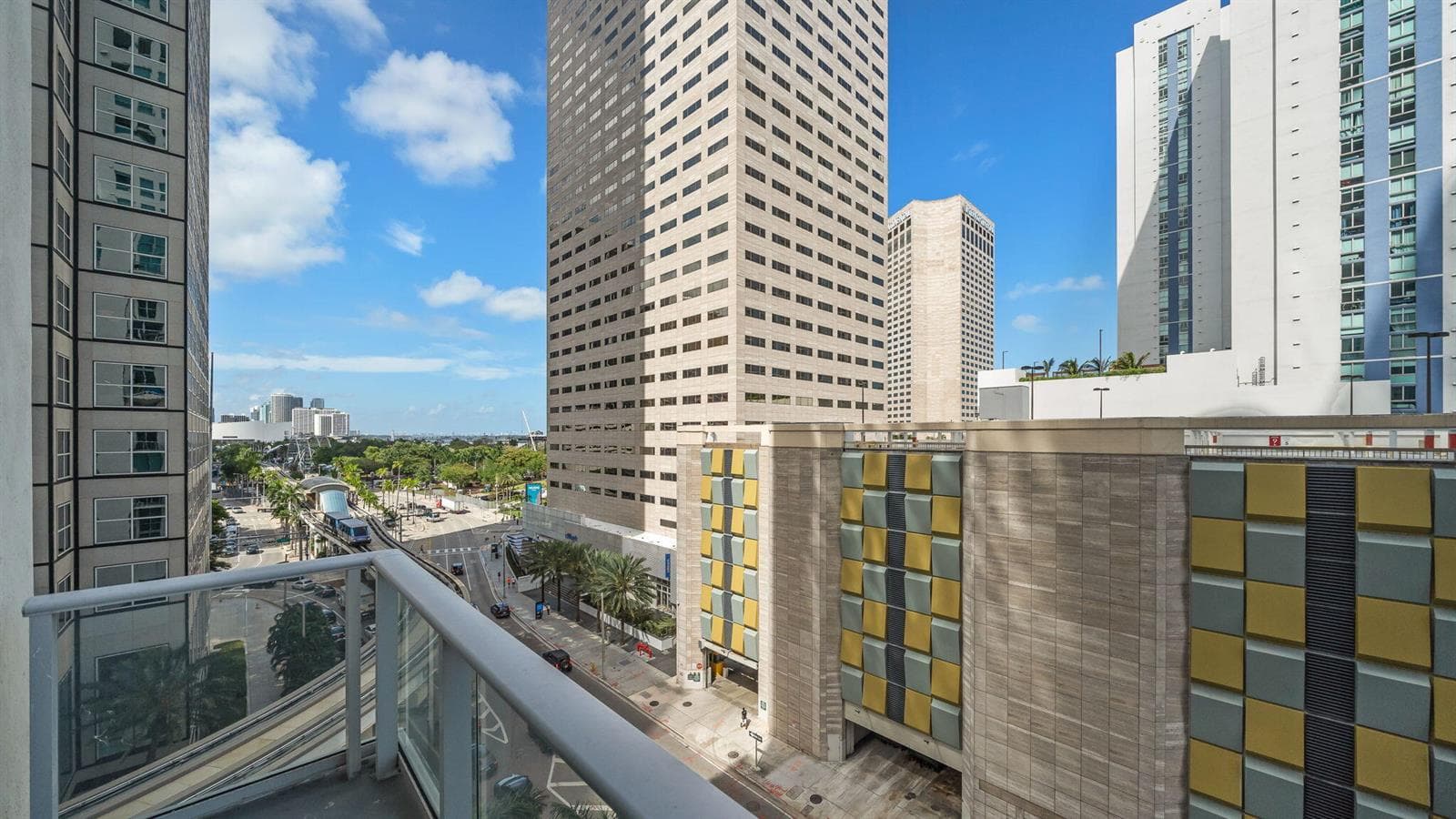 29-web-or-mls-300 S Biscayne Blvd Unit l