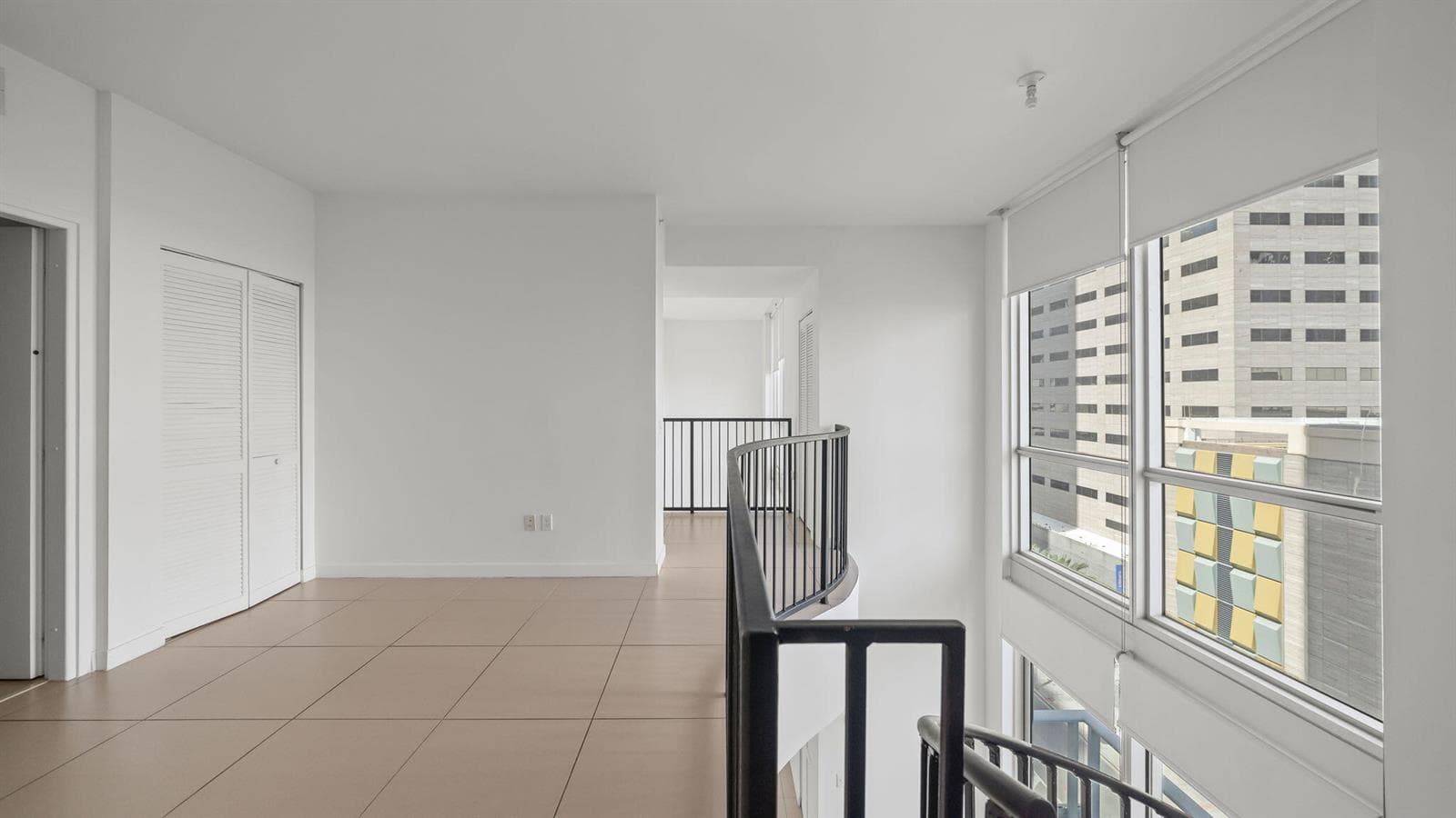 16-web-or-mls-300 S Biscayne Blvd Unit l