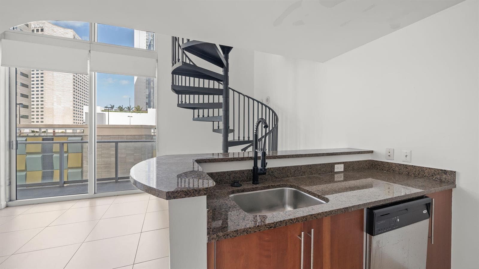 11-web-or-mls-300 S Biscayne Blvd Unit l