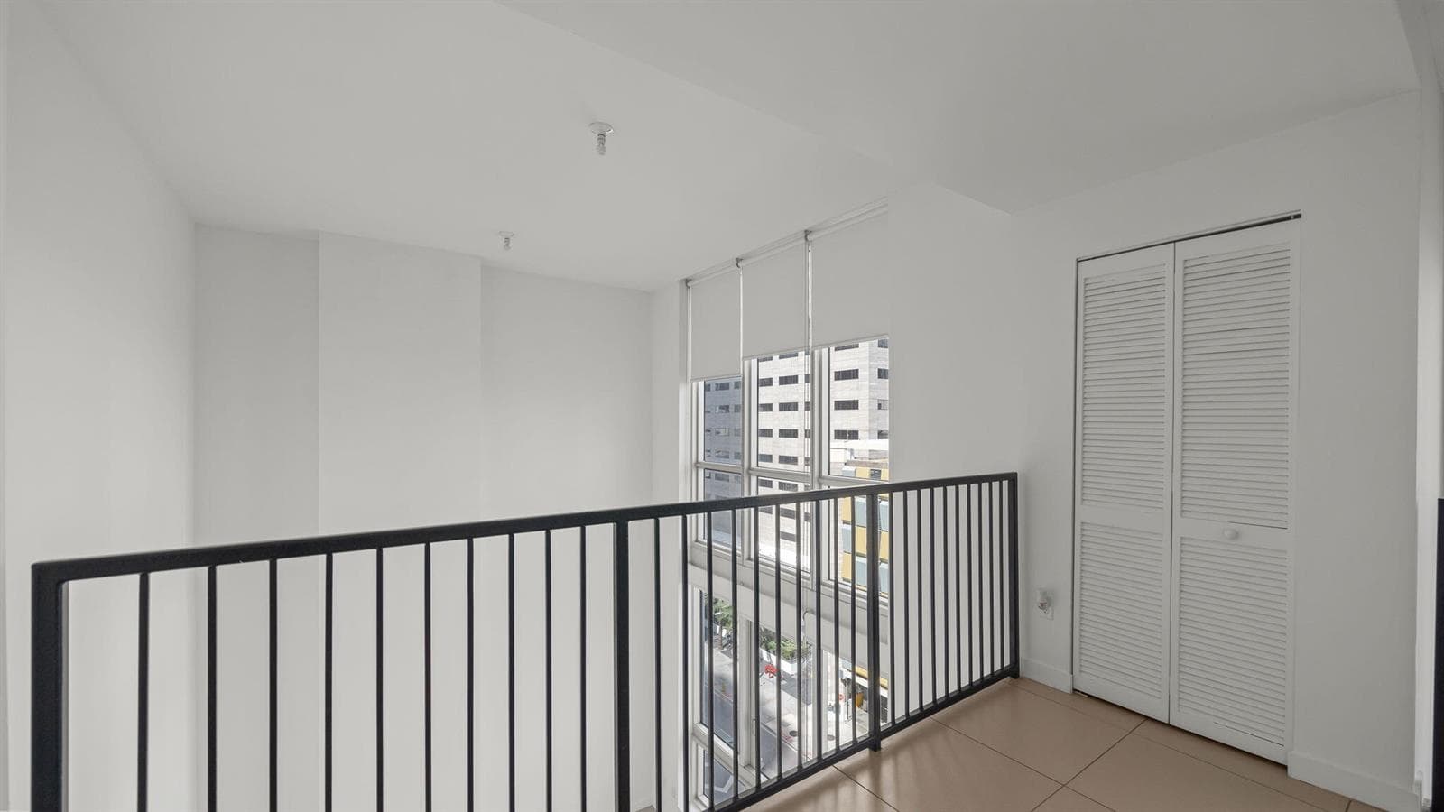 24-web-or-mls-300 S Biscayne Blvd Unit l