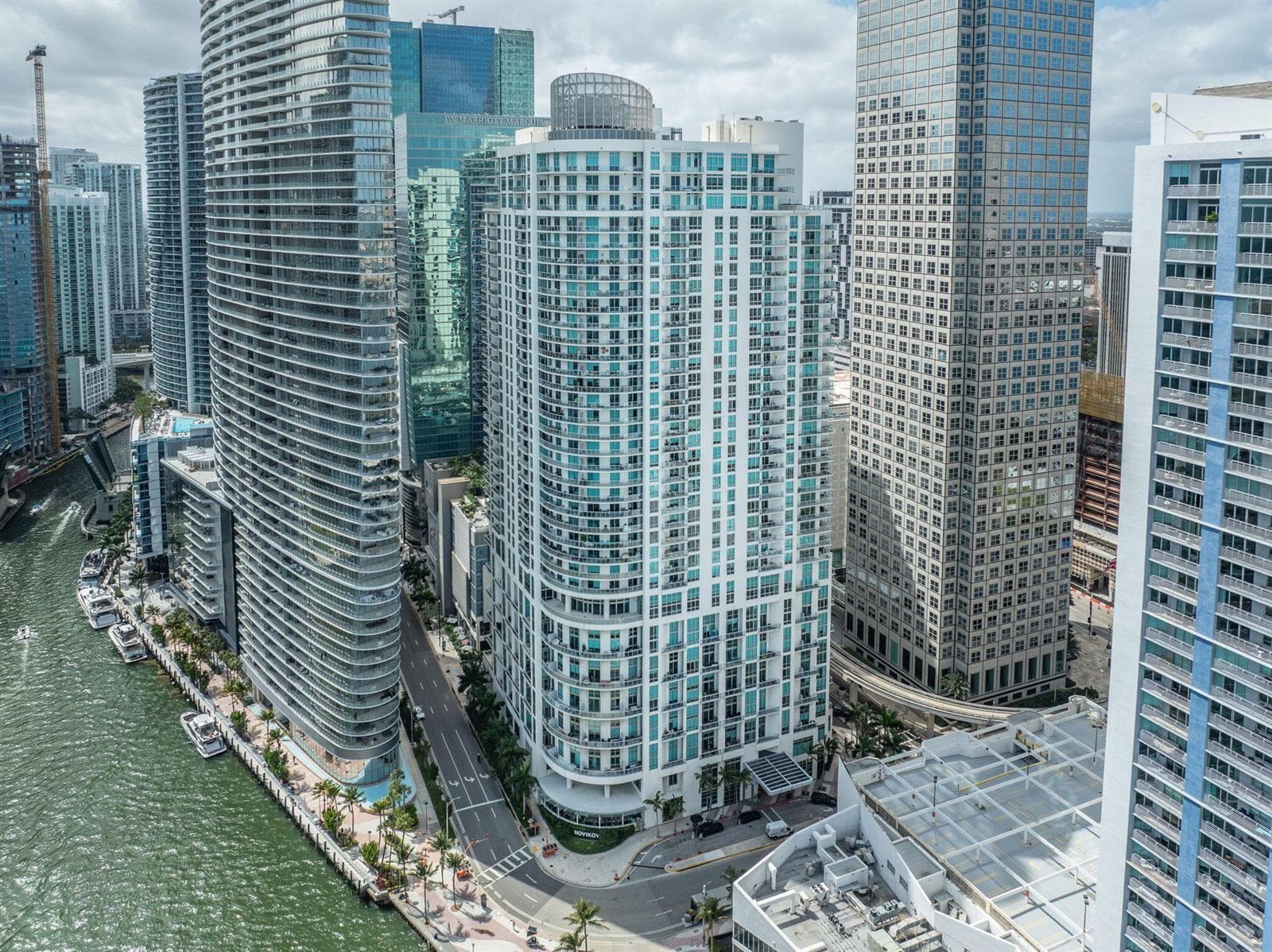 39-web-or-mls-300 S Biscayne Blvd Unit l