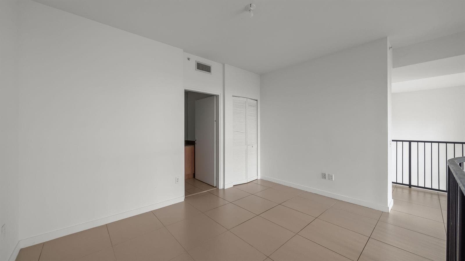 17-web-or-mls-300 S Biscayne Blvd Unit l
